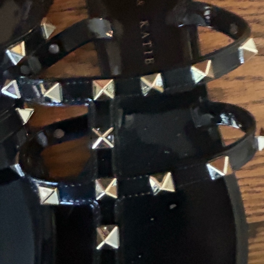 Kelly & Katie Studded Flip Flops, Size 8 - Picture 2 of 5